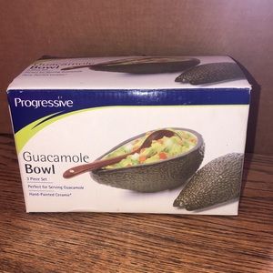 NWT guacamole bowl. 3 piece set. Hand painted ceramic